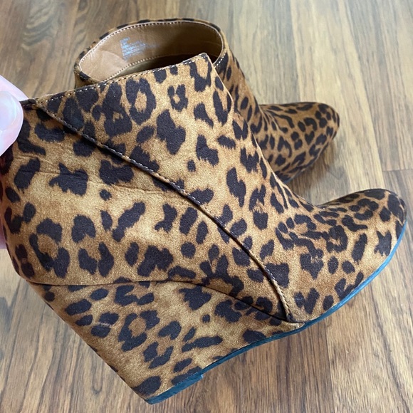 Madden girl cheetah wedge booties size 7.5 - Picture 2 of 8